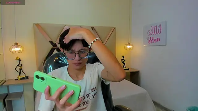 SantiagoRusso18 online show from 11/30/25, 09:08