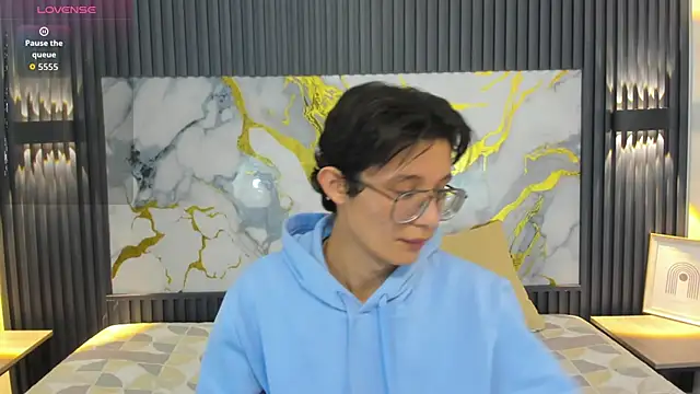 SantiagoRusso18 online show from 12/05/25, 03:04