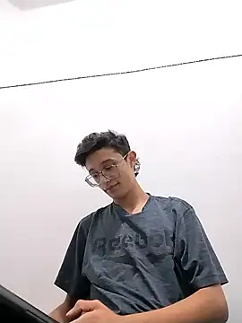 SantiagoRusso18 online show from 01/12/26, 12:05