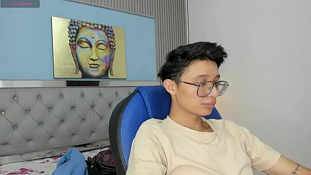 SantiagoRusso18 online show from 04/22/26, 05:36