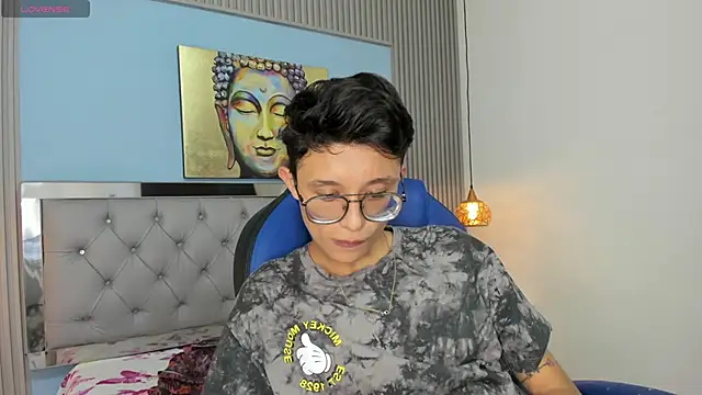 SantiagoRusso18 online show from 04/23/26, 07:05