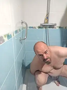 Snapshot of JPB052 chatting on 10/22/25, 04:40 JPB052 online show from 10/22/25, 04:40