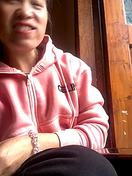 tuyetnhi-00 online show from 09/25/25, 03:43