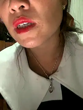 tuyetnhi-00 online show from 10/07/25, 01:19