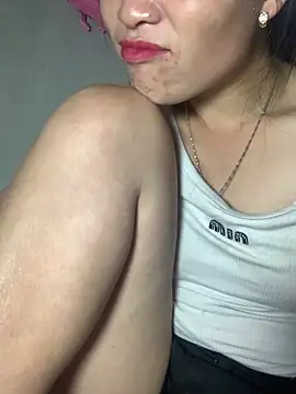 tuyetnhi-00 online show from 10/08/25, 04:37