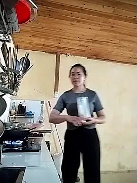 tuyetnhi-00 online show from 10/12/25, 05:28