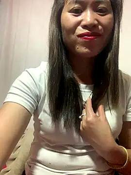 tuyetnhi-00 online show from 10/13/25, 01:33