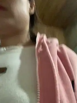 tuyetnhi-00 online show from 10/20/25, 12:44