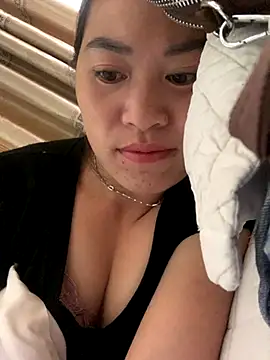 tuyetnhi-00 online show from 11/06/25, 12:55