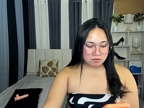 TsUncutKaren online show from 02/25/26, 06:06