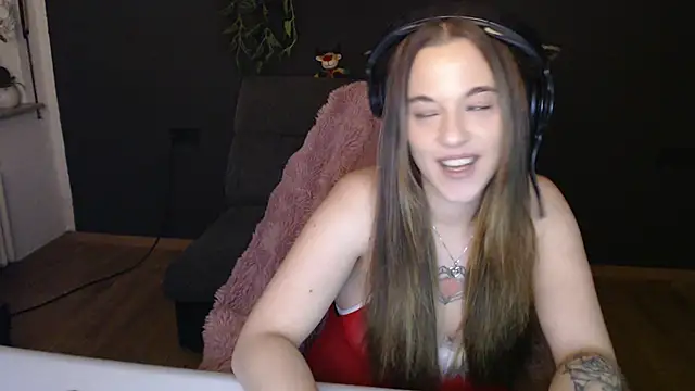 Luna Lynn online show from 11/29/25, 10:24