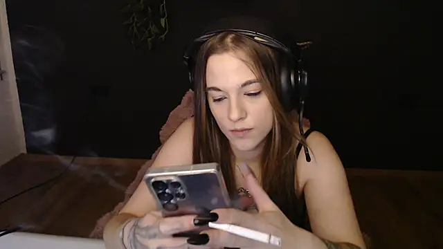 Luna Lynn online show from 12/13/25, 09:09