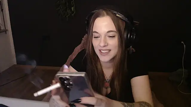 Luna Lynn online show from 12/17/25, 07:20