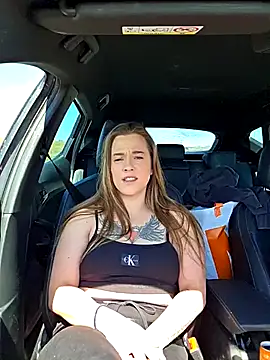 Luna Lynn online show from 04/22/26, 11:34