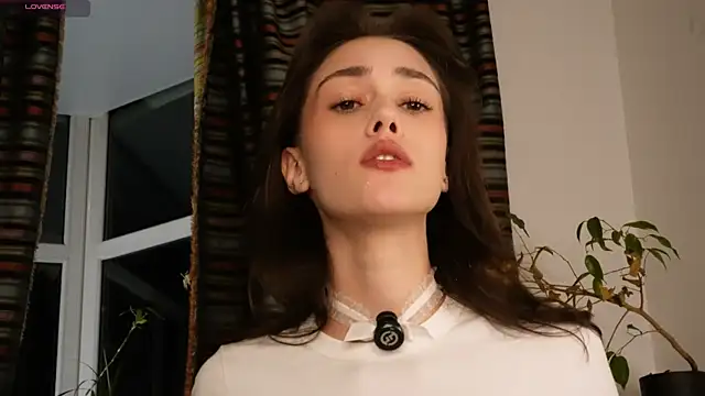 Snapshot of ttragedienne chatting on 10/27/25, 01:37 ttragedienne online show from 10/27/25, 01:37