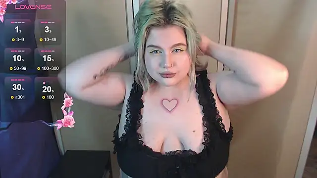 Snapshot of Alice_Bunny666 chatting on 10/18/25, 03:57 Alice Bunny666 online show from 10/18/25, 03:57