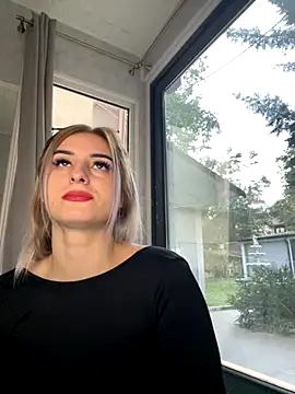 Ella Vee online show from 09/27/25, 04:50