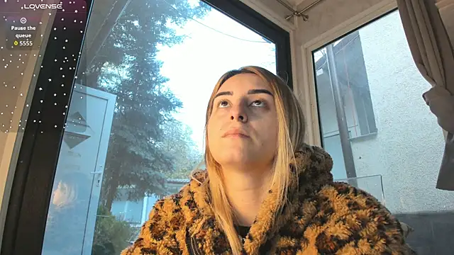 Ella Vee online show from 11/30/25, 06:39