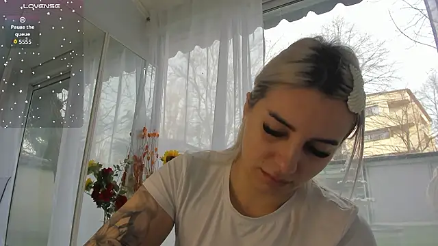 Ella Vee online show from 03/18/26, 06:16