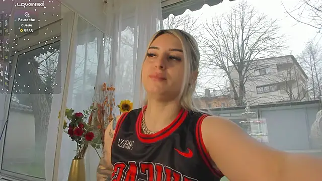 Ella Vee online show from 03/23/26, 05:33