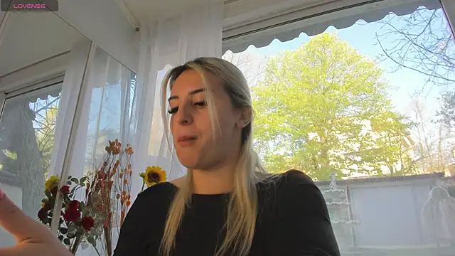 Ella Vee online show from 04/16/26, 05:30