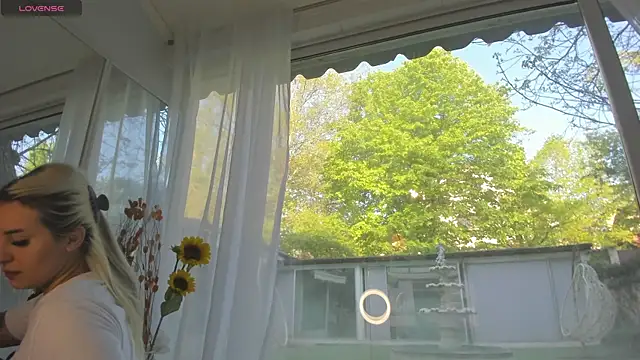 Ella Vee online show from 04/24/26, 05:43