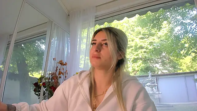 Ella Vee online show from 05/15/26, 05:25