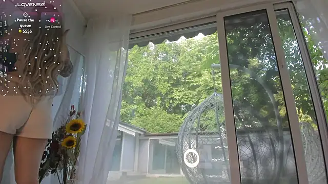 Ella Vee online show from 06/04/26, 04:51