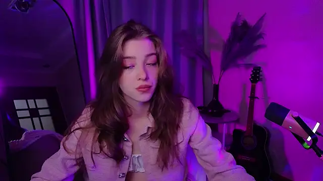 Snapshot of AstraMist chatting on 09/22/25, 01:24 AstraMist online show from 09/22/25, 01:24