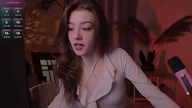 Snapshot of AstraMist chatting on 10/15/25, 01:22 AstraMist online show from 10/15/25, 01:22