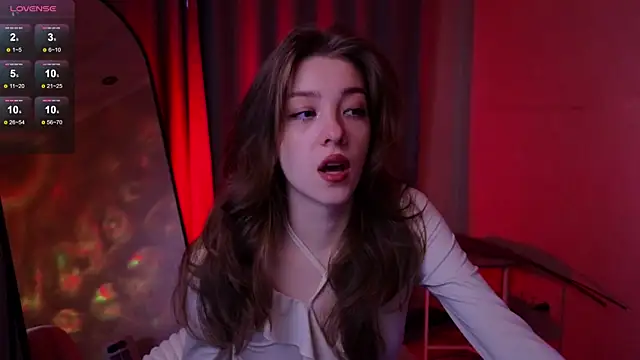 Snapshot of AstraMist chatting on 10/22/25, 01:11 AstraMist online show from 10/22/25, 01:11