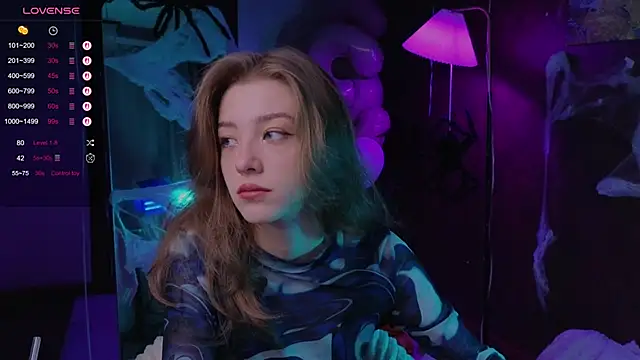 Snapshot of AstraMist chatting on 10/27/25, 01:37 AstraMist online show from 10/27/25, 01:37