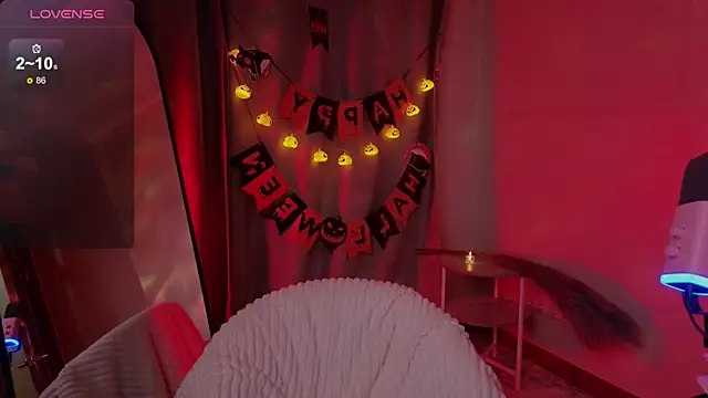 Snapshot of AstraMist chatting on 10/29/25, 04:20 AstraMist online show from 10/29/25, 04:20