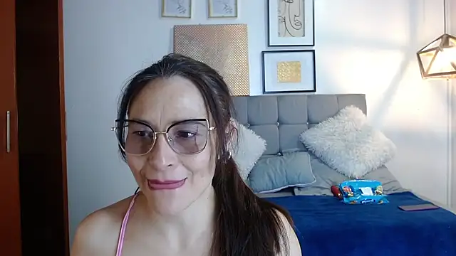  naomi s online show from 09/17/25, 01:46