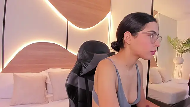 desireee  online show from 11/19/25, 12:05