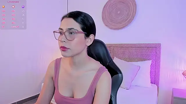 Snapshot of desireee_ chatting on 04/30/26, 12:11 desireee online show from 04/30/26, 12:11