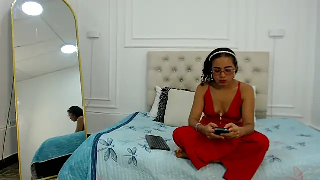 Snapshot of charlotte_dante212 chatting on 10/10/25, 04:33 charlotte dante212 online show from 10/10/25, 04:33