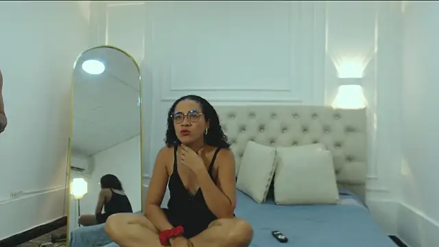 Snapshot of charlotte_dante212 chatting on 10/25/25, 03:47 charlotte dante212 online show from 10/25/25, 03:47