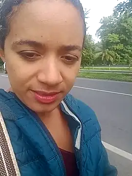 Snapshot of charlotte_dante212 chatting on 11/12/25, 01:44 charlotte dante212 online show from 11/12/25, 01:44