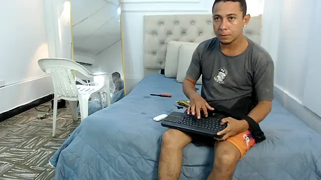 Snapshot of charlotte_dante212 chatting on 12/03/25, 02:19 charlotte dante212 online show from 12/03/25, 02:19