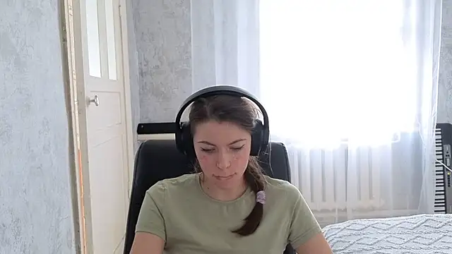 CutieAnny online show from 10/01/25, 04:18