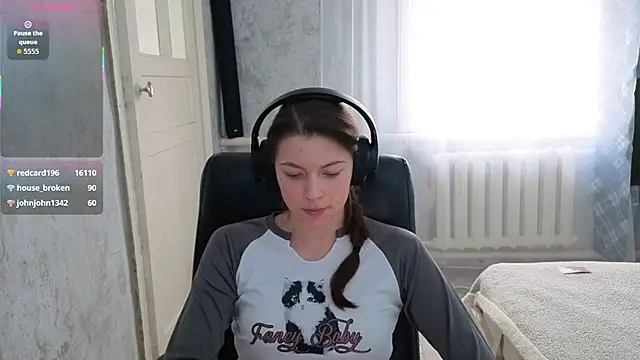 CutieAnny online show from 11/25/25, 04:34