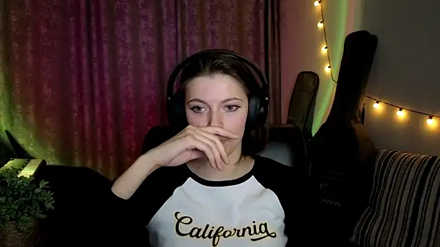 CutieAnny online show from 02/25/26, 08:40