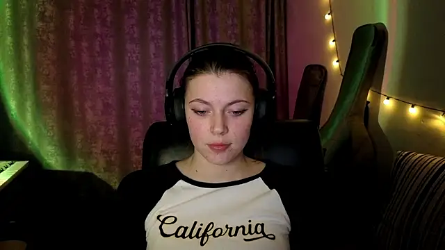 CutieAnny online show from 03/13/26, 06:03