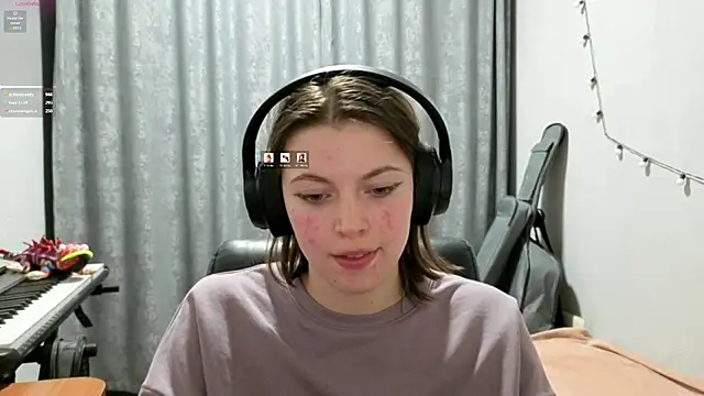 CutieAnny online show from 04/21/26, 01:42