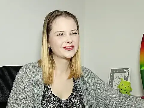 LydiaYoung online show from 10/07/25, 06:16