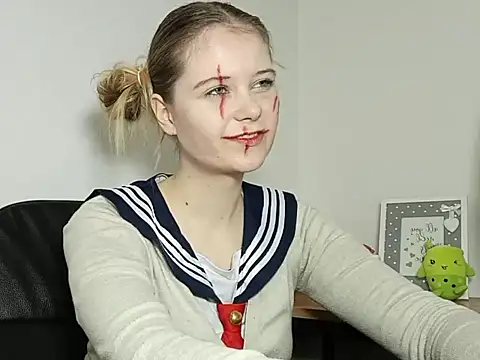 LydiaYoung online show from 10/31/25, 07:15