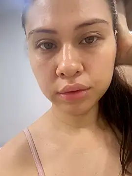 Snapshot of Layla_fontainex_x chatting on 06/02/26, 11:45 Layla fontainex x online show from 06/02/26, 11:45