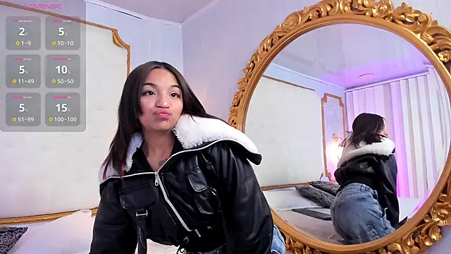 Snapshot of Manelyk_evanss_ chatting on 10/15/25, 11:21 Manelyk evanss online show from 10/15/25, 11:21