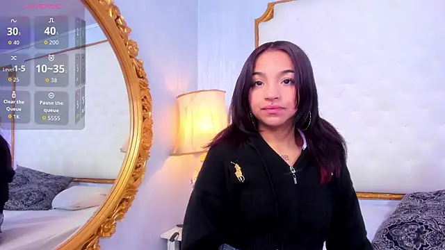 Snapshot of Manelyk_evanss_ chatting on 11/12/25, 11:10 Manelyk evanss online show from 11/12/25, 11:10